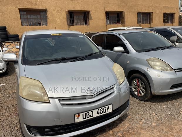 Toyota Passo Sette 2009 Silver