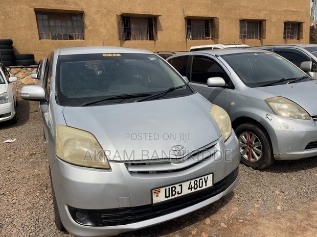 Toyota Passo Sette 2009 Silver
