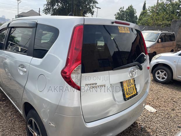 Toyota Passo Sette 2009 Silver
