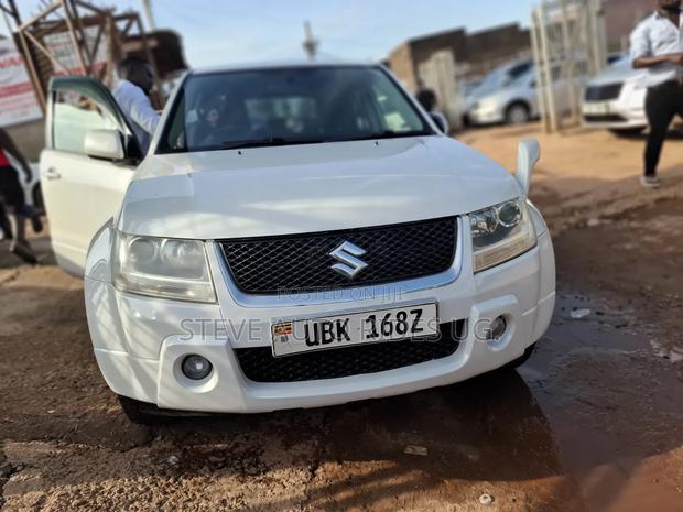 Suzuki Escudo 2008 White