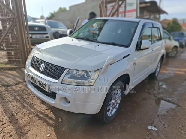 Suzuki Escudo 2008 White