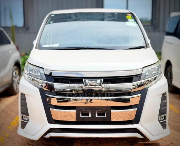 Toyota Noah 2.0 AWD (8 Seater) 2017 White