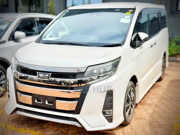 Toyota Noah 2.0 AWD (8 Seater) 2017 White