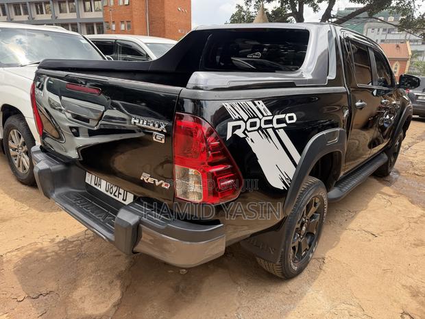 Toyota Hilux 2016 Black