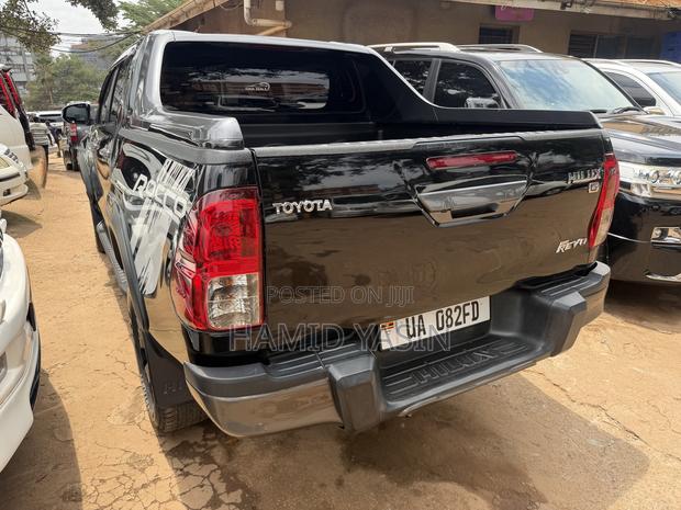 Toyota Hilux 2016 Black