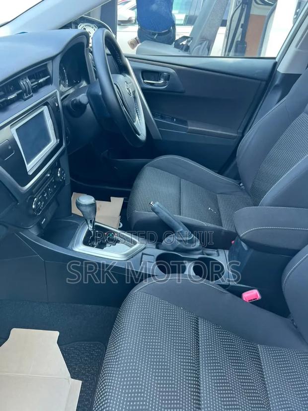 Toyota Auris 2016 Silver