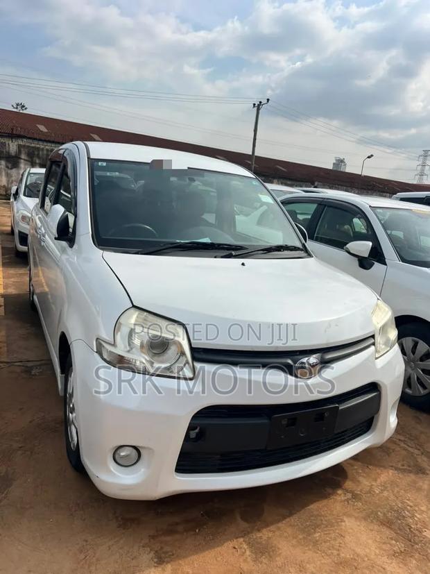 Toyota Sienta 1.5 FWD 2012 White