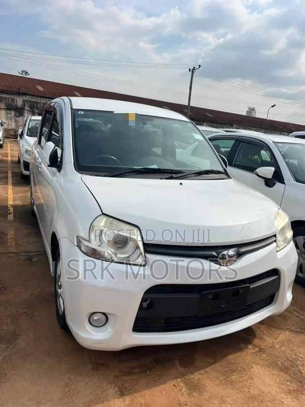 Toyota Sienta 1.5 FWD 2012 White
