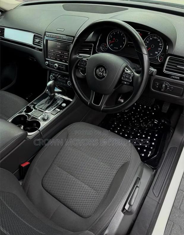 Volkswagen Touareg 2017 White