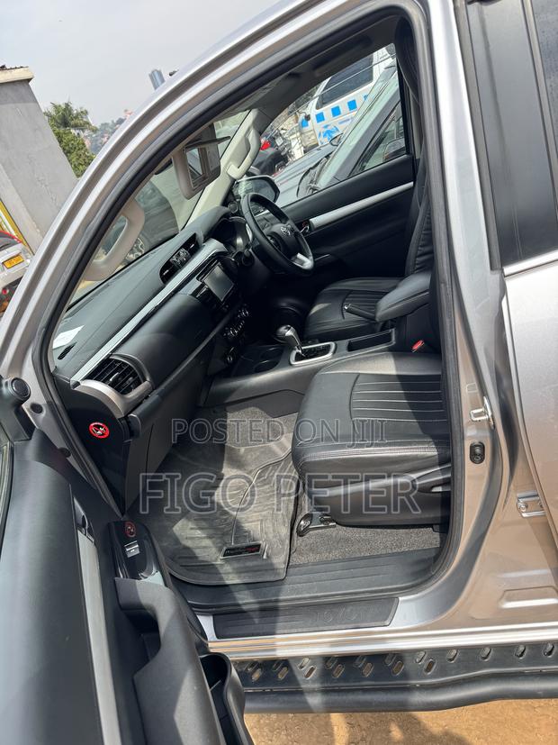 Toyota Hilux 2020 Silver