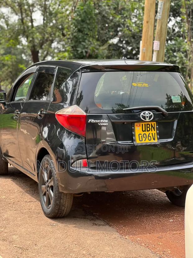 Toyota Ractis 2012 Black