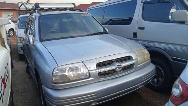 Suzuki Escudo 2002 Silver