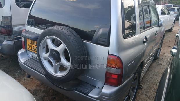 Suzuki Escudo 2002 Silver