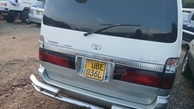 Toyota Grand HiAce 2002 White