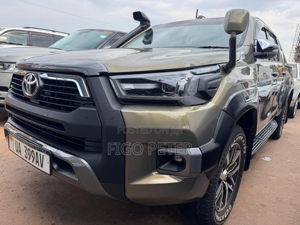 Toyota Hilux 2021 Silver