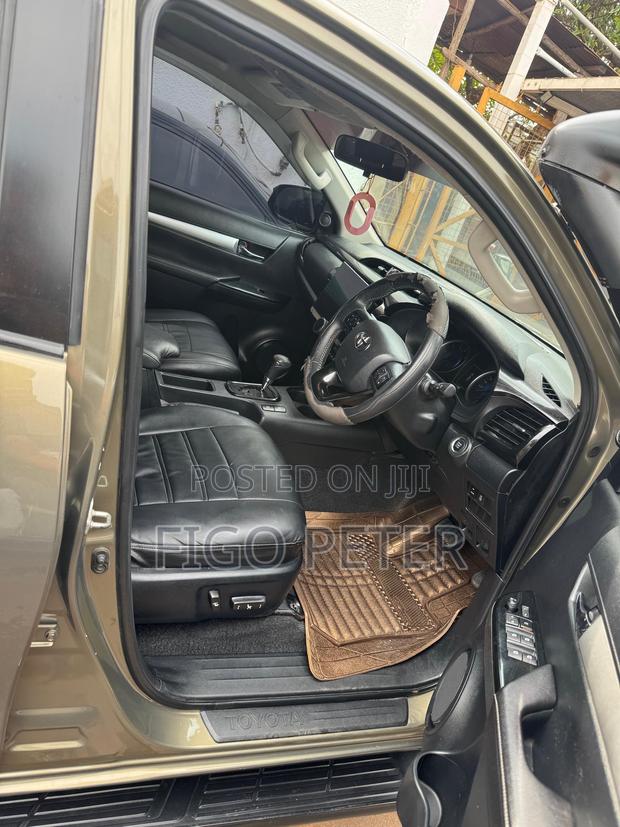 Toyota Hilux 2021 Silver