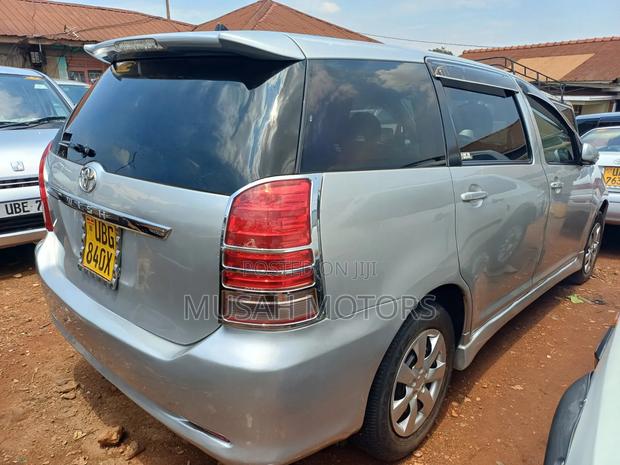 Toyota Wish 2006 Silver