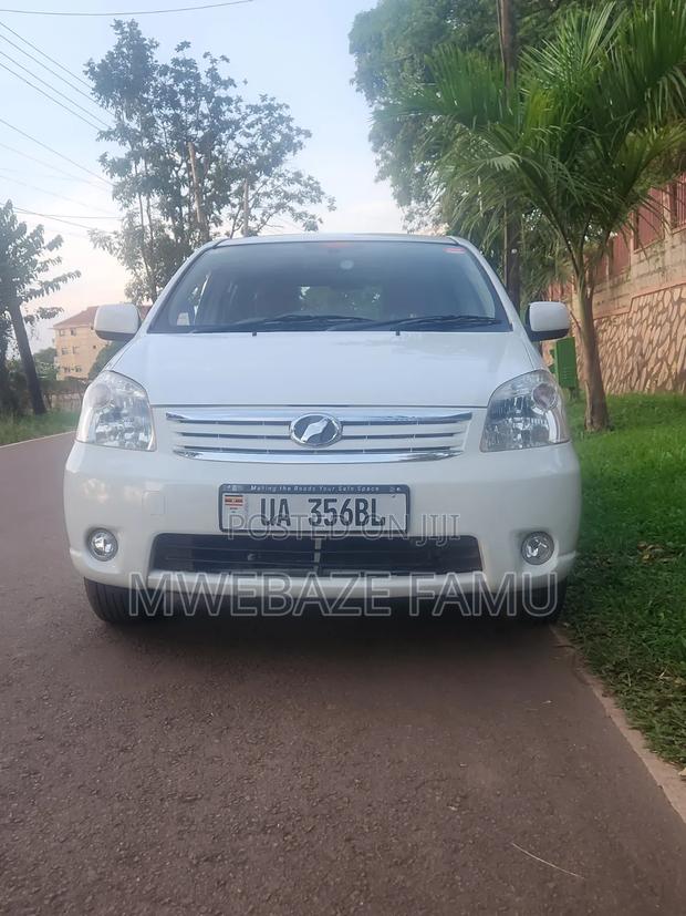 Toyota Raum 2011 White