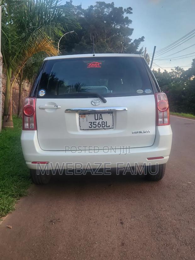 Toyota Raum 2011 White