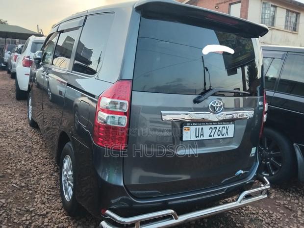 Toyota Noah 2011 Matt Black