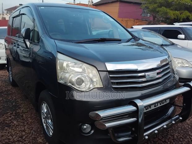 Toyota Noah 2011 Matt Black