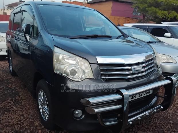 Toyota Noah 2011 Matt Black