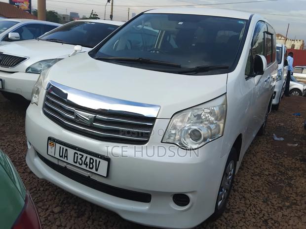 Toyota Noah 2012 White