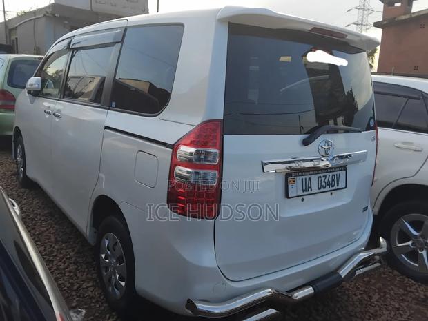 Toyota Noah 2012 White