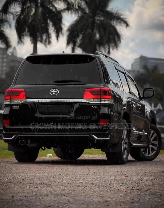Toyota Land Cruiser 4.6 V8 ZX 2018 Black