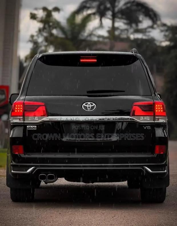 Toyota Land Cruiser 4.6 V8 ZX 2018 Black