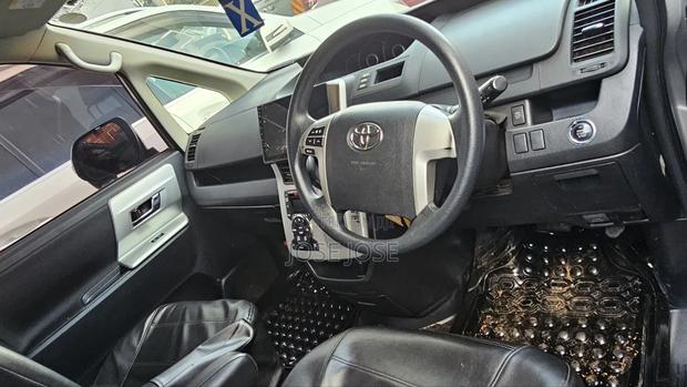 Toyota Noah 2013 Silver