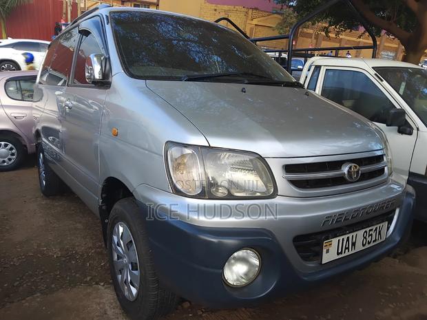 Toyota LiteAce Noah 2001 Silver