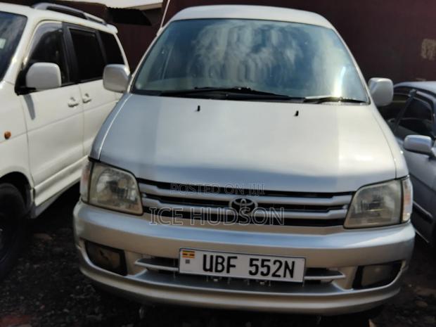 Toyota LiteAce Noah 2000 Silver
