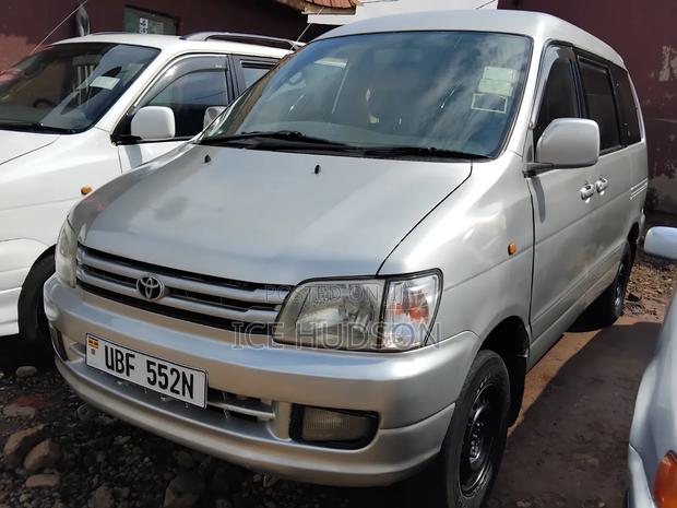 Toyota LiteAce Noah 2000 Silver