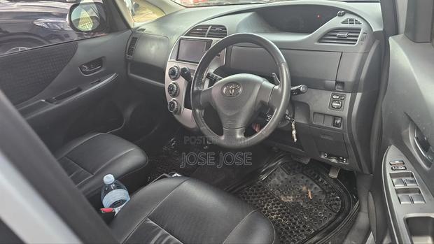 Toyota Ractis 2008 Silver