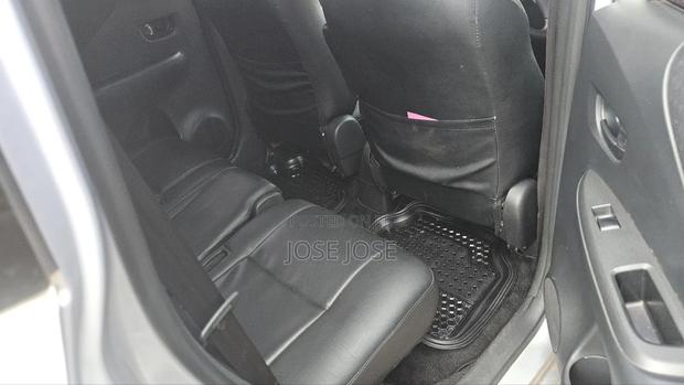 Toyota Ractis 2008 Silver