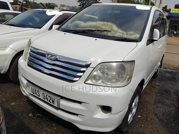 Toyota Noah 2004 White