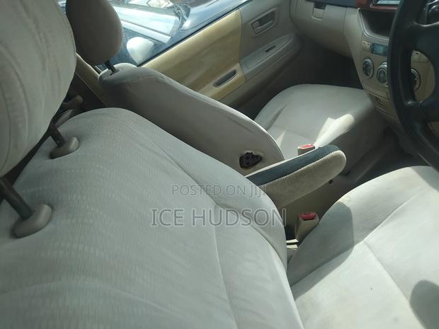 Toyota Noah 2004 White