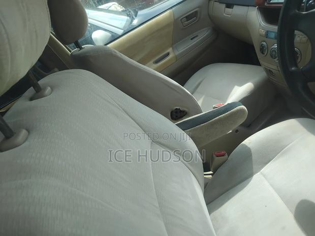 Toyota Noah 2004 White
