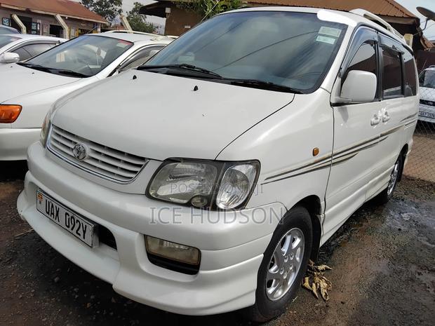 Toyota LiteAce Noah 2001 White