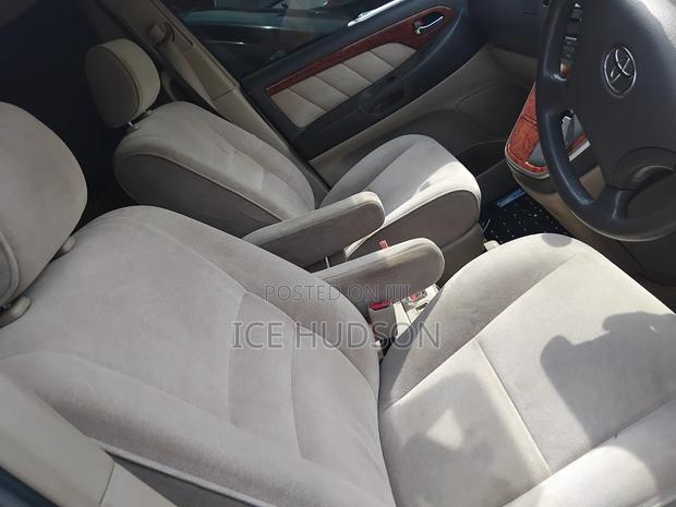 Toyota Alphard 2004 Silver
