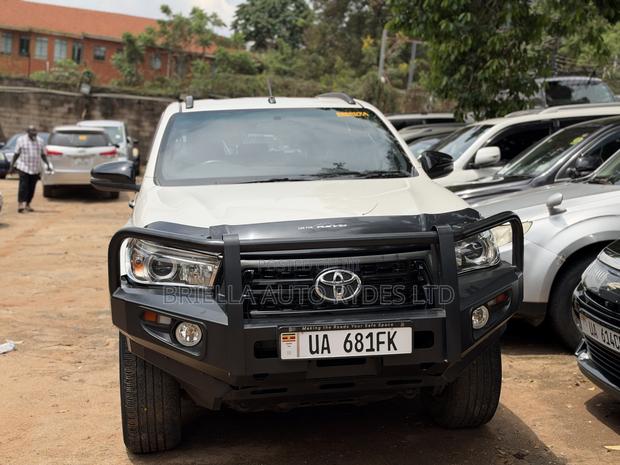 Toyota Hilux 2018 White