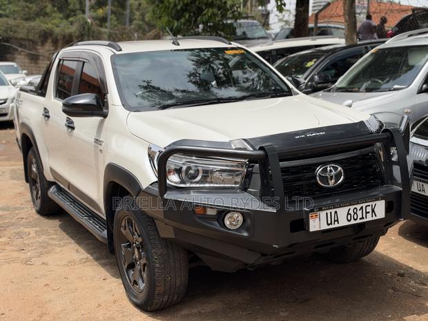 Toyota Hilux 2018 White