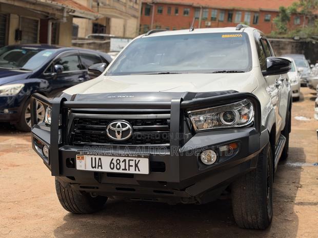 Toyota Hilux 2018 White