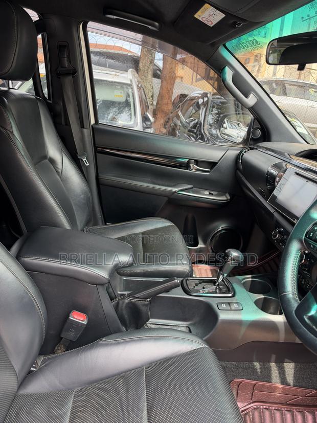 Toyota Hilux 2018 White