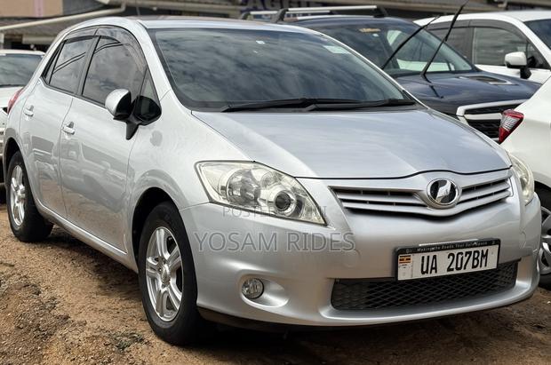 Toyota Auris 2012 Silver