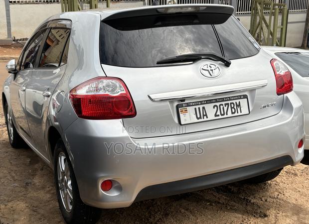 Toyota Auris 2012 Silver