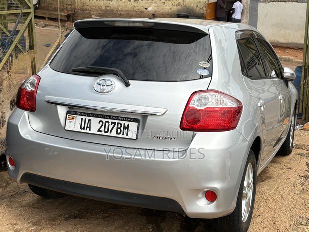 Toyota Auris 2012 Silver