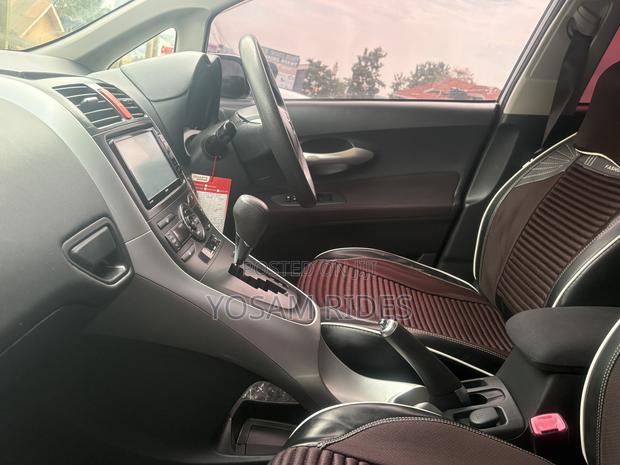 Toyota Auris 2012 Silver
