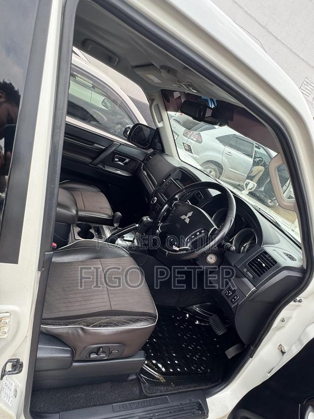 Mitsubishi Pajero 2010 White